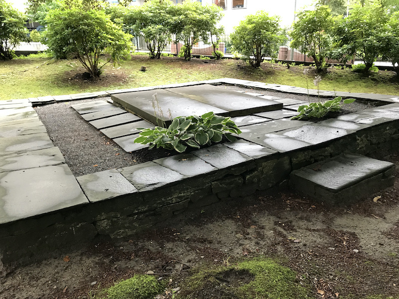 Nærbilde Tank gravminne