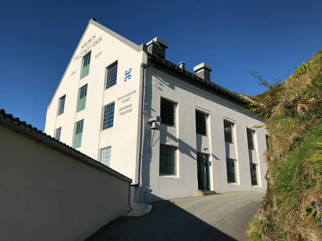 Bilde av Salhus Tricotagefabrik og Bevaringstjenestene