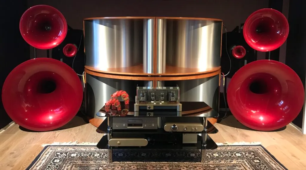 Fjellsiden Lydlaug - bilde av et High-End stereoanlegg - Avantgarde Trio Wavac EC300b