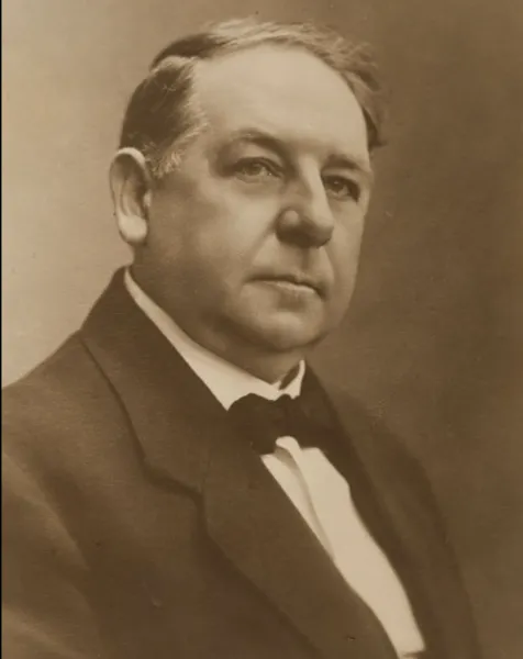 Dette er et foto av skuespiller Lorentz Bertius Thyholdt hentet fra marcus.uib.no. Fotograf ukjent.