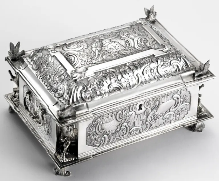 Read more about the article Sølvskrinet – en helt spesiell gave til Vestlandske Kunstindustrimuseum (nå KODE)