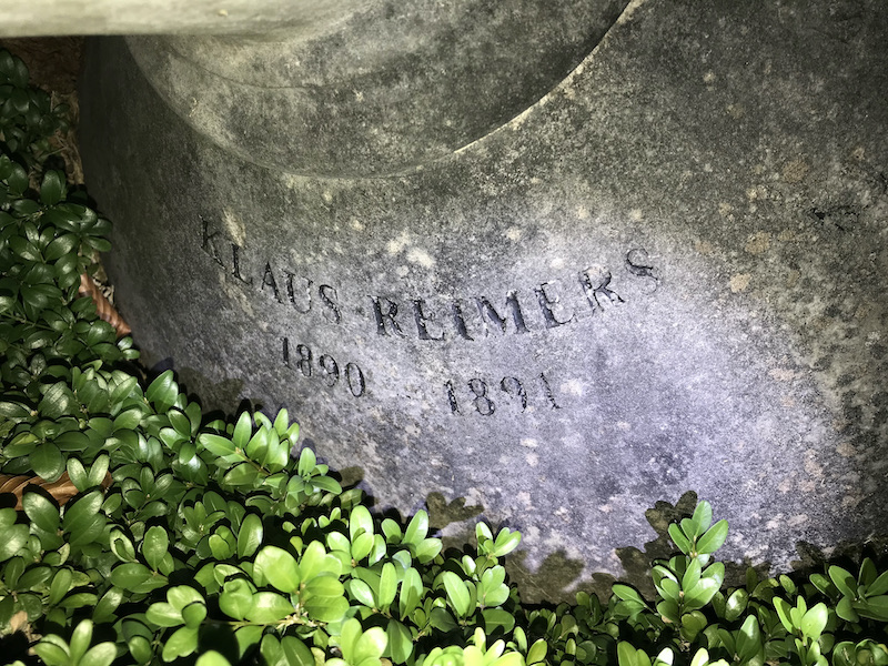 Gravminnet til Klaus Reimers jr 1 år gml. Møllendal kirkegård.